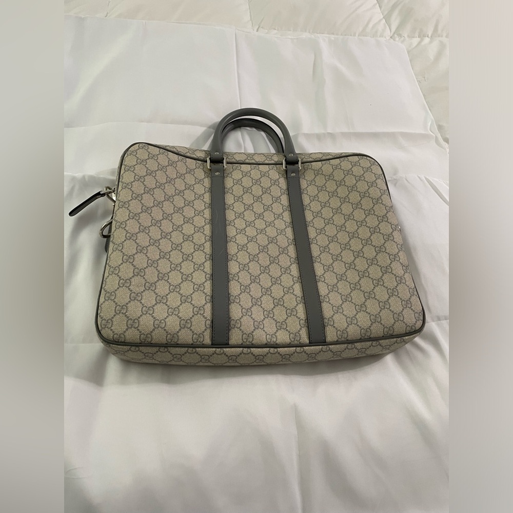 This is a almost new bag, no Steins Inside Out.